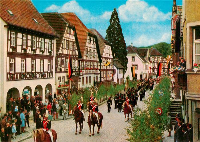 Zell Harmersbach Hauptstrasse mit Fronleichnamsprozession