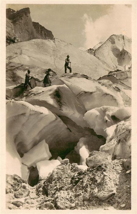 Grindelwald BE Bergsteiger am oberen Grindelwaldgletscher