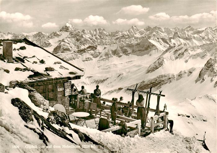 Oberstdorf Gipfelhuette auf dem Nebelhorn Fernsicht Alpenpanorama