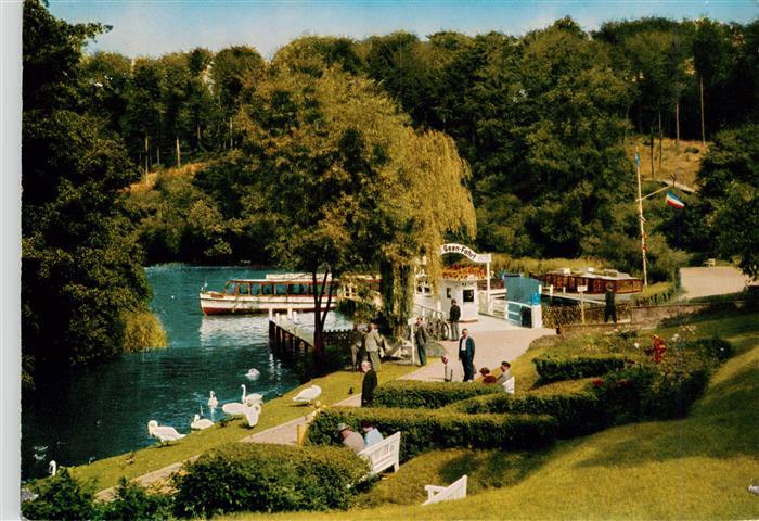 Malente-Gremsmuehlen Partie am Dieksee mit Anlagestelle der 5 Seen Fahrt