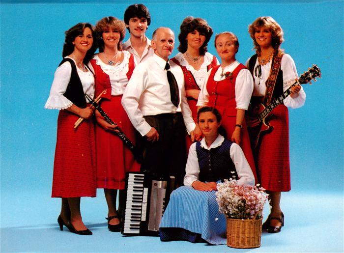 Schwalbach Taunus Singende un musizierende Familie Moench