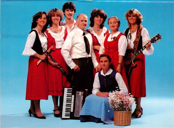 Schwalbach Taunus Singende und musizierende Familie Moench