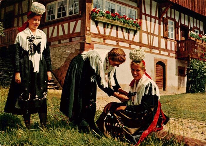 Fuerstenberg Huefingen Schwarzwaelderinnen aus dem Wolftal Fuerstenberger Tracht
