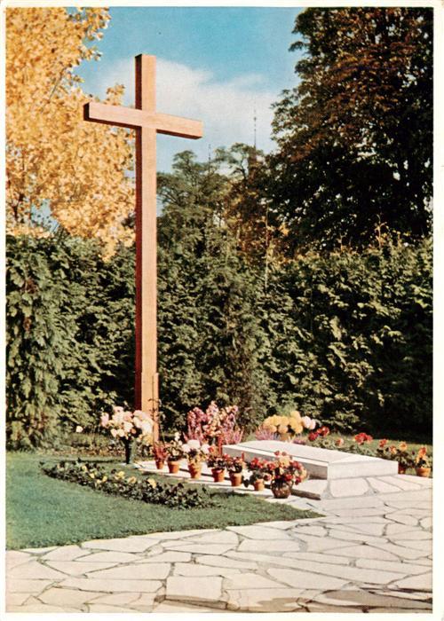 Hegne Konstanz Grabstaette der Dienerin Gottes Ulrika Nisch Kreuzschwester von H