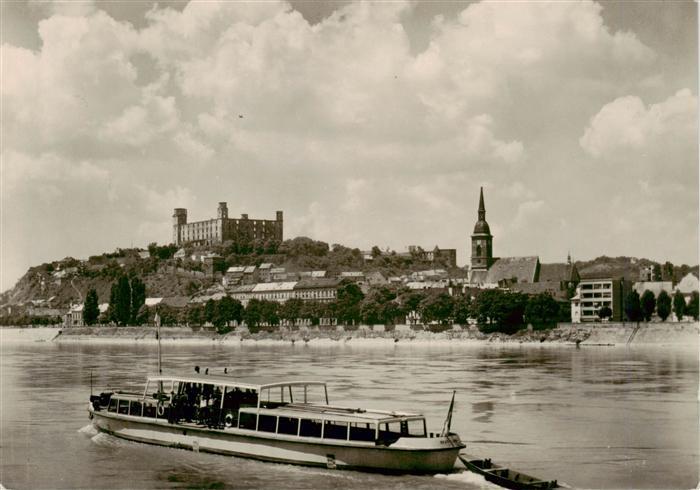 Bratislava Pressburg Pozsony SK Blick ueber die Donau zur Burg Fahrgastschiff
