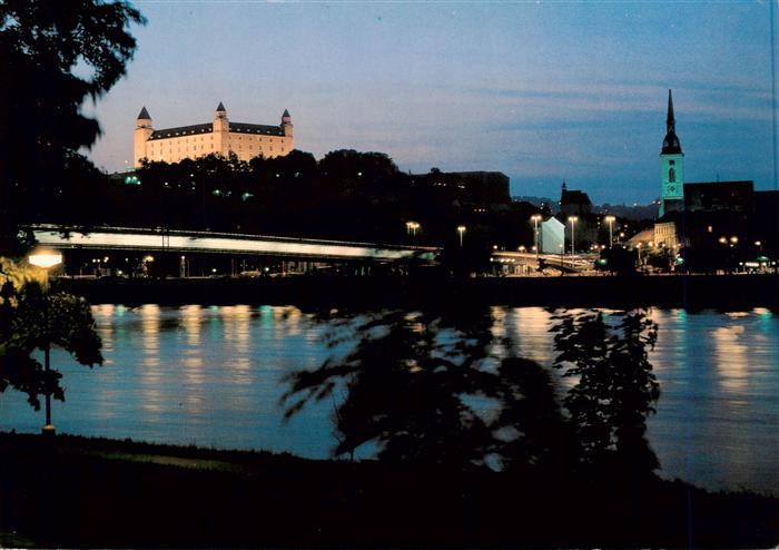 Bratislava Pressburg Pozsony SK Uferpartie an der Donau Blick zur Burg Abendstim