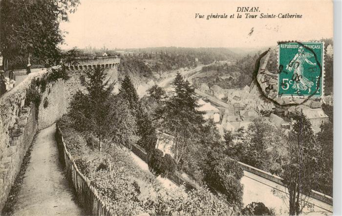 Dinan 22 Cotes-d Armor Vue generale et la Tour Sainte Catherine