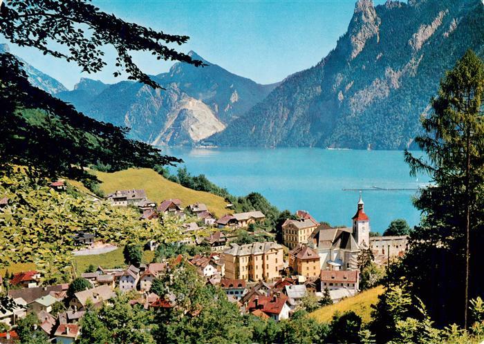 Ebensee Oberoesterreich AT Panorama Feuerkogel Hoellengebirge im Hintergrund Tra