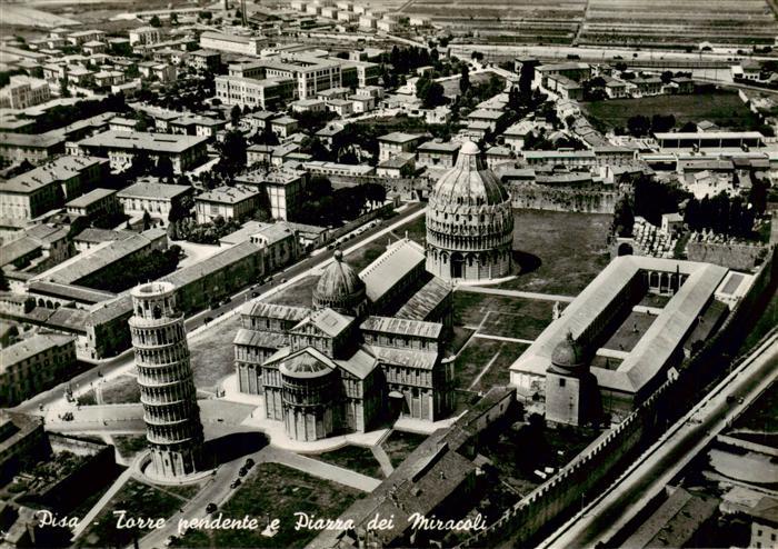 Pisa Toscana IT Torre pendente e Piazza dei Miracoli veduta aerea