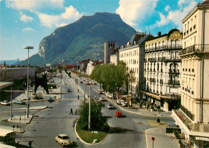 Grenoble 38 Le place de la gare et ses hotels Le Casque de Neron