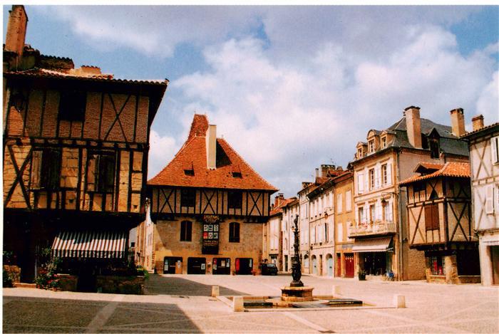 Saint-Cere La place du Mercadial