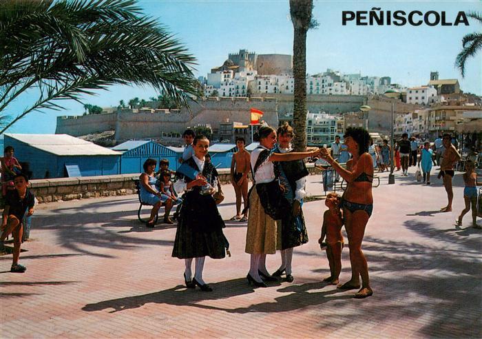 Peniscola ES Touristenort Uferpromenade Trachten