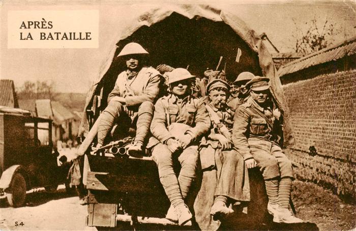 Militaria France sonstiges Apres La Bataille Soldaten Auto