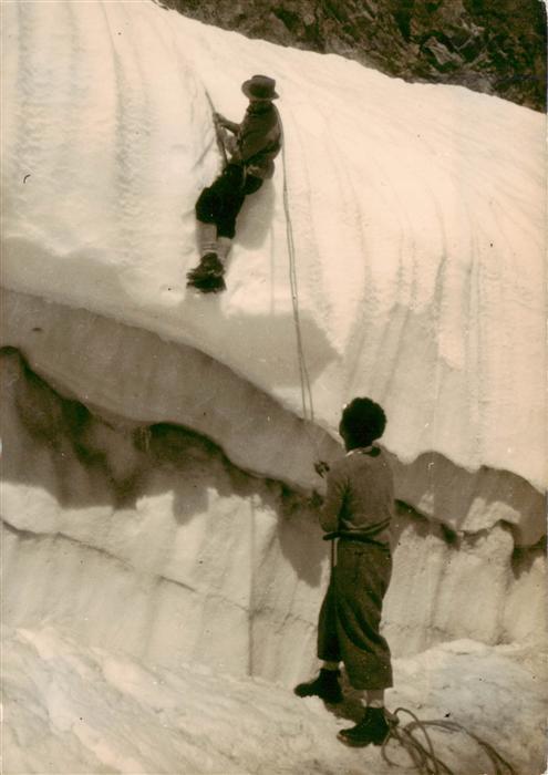 Gletscher Glacier Glaciar Le Glasier Blanc Pasage D une Crevasse