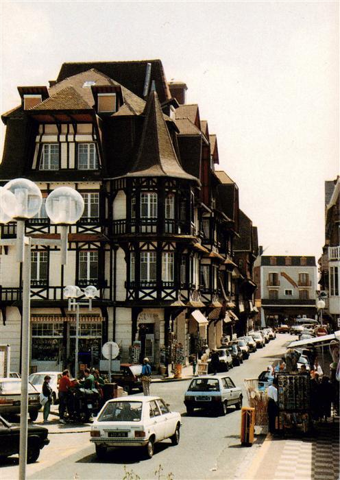 Etretat 76 Celebre par ses falaises Le centre ville