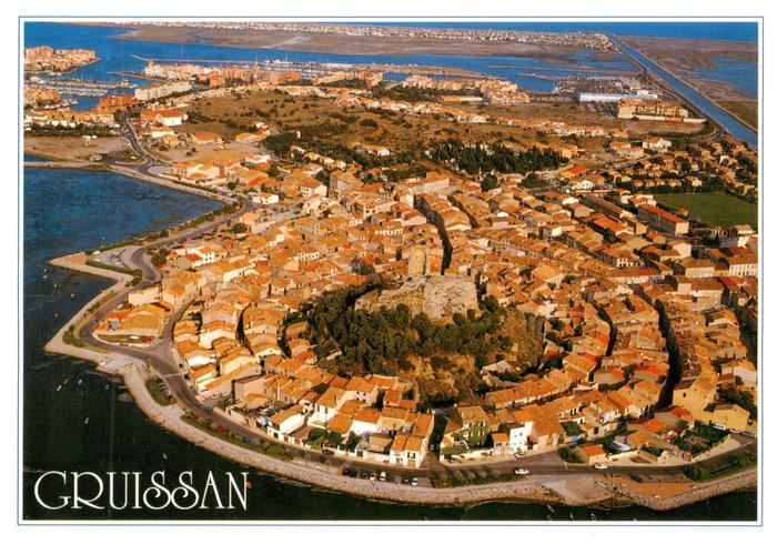 Gruissan 11 Aude Le village le port et les chalets vue aérienne