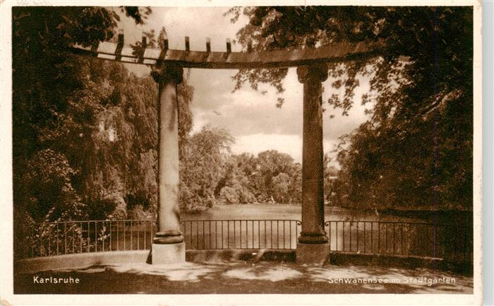 Karlsruhe Baden Schwanensee im Stadtgarten