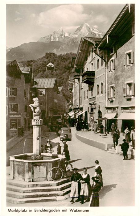 BERCHTESGADEN Bayern Marktplatz Brunnen Blick zum Watzmann