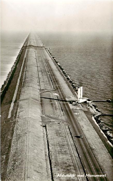 Afsluitdijk NL met Monument Deich