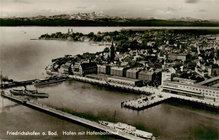 Friedrichshafen Bodensee Hafen mit Hafenbahnhof
