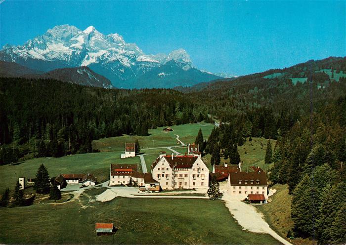 Kruen Garmisch-Partenkirchen Schloss Kranzbach mit Alp- und Zugspitze Wetterstei