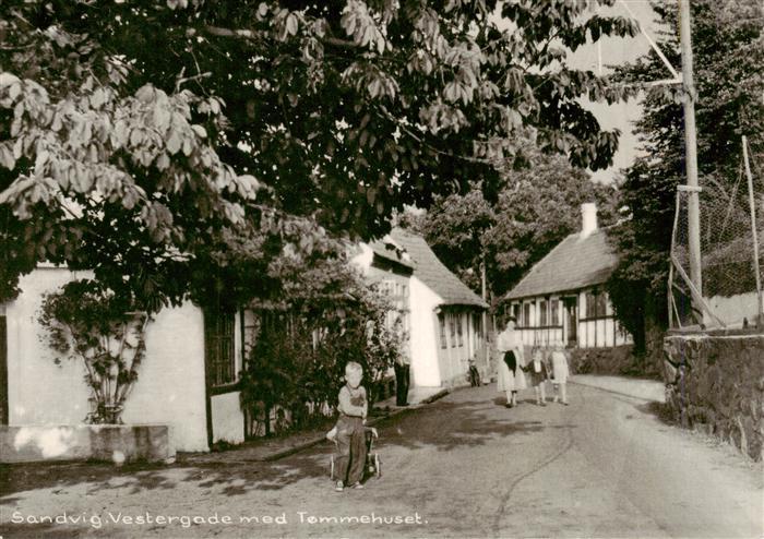 Sandvig Bornholm DK Vestergade med Tommehuset