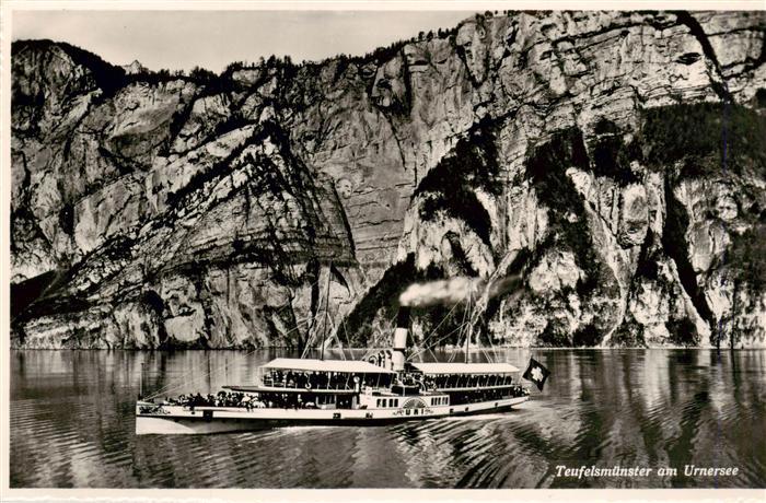 Dampfer Seitenrad Teufelsmuenster am Urnersee
