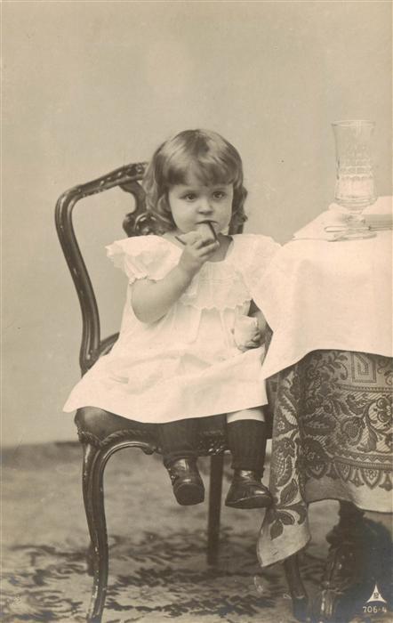 Foto PH Nr. 706-4 Mädchen Kind Essen Bror