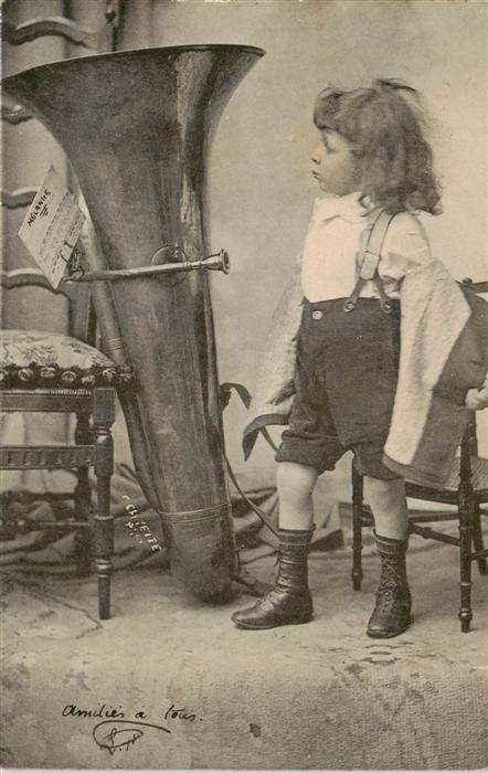 Kinder Child Enfants foto Junge Blasinstrument