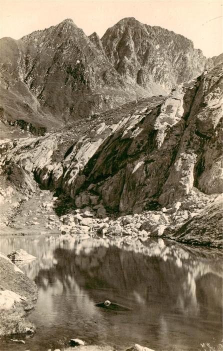 Lacul Podragu Romania Kleiner Podragusee mit Spitze Bergwelt