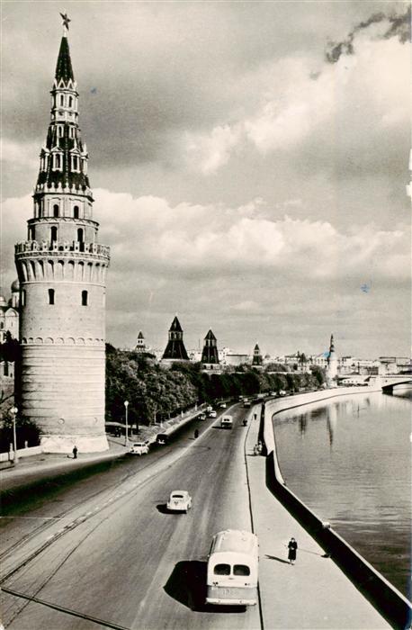 MOSCOW  Moskau Moscou RU Kremlin Embankment
