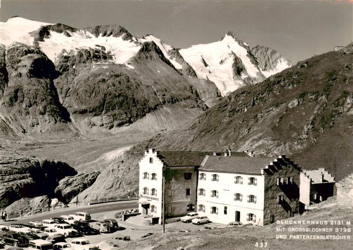 Heiligenblut Kaernten AT Glocknerhaus mit Grossglockner und Pasterzengletscher H
