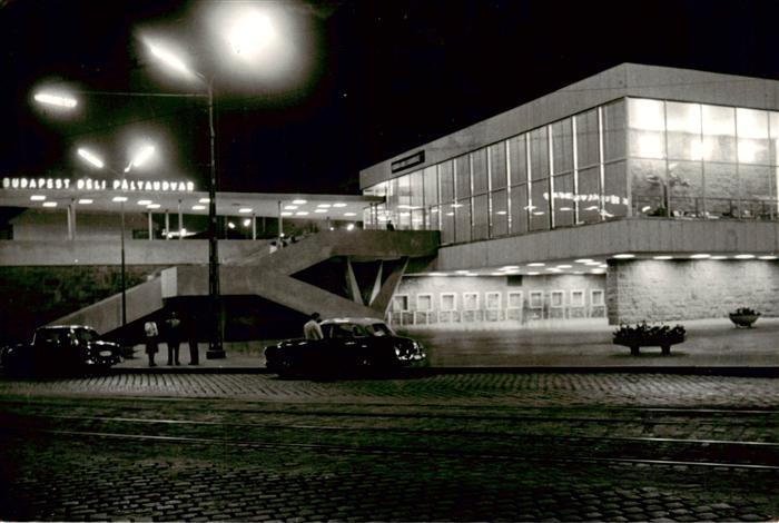 BUDAPEST HU Déli-pályaudvar Suedbahnhof Nachtaufnahme