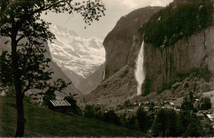 Lauterbrunn mit Staubbach Wasserfall und Grosshorn