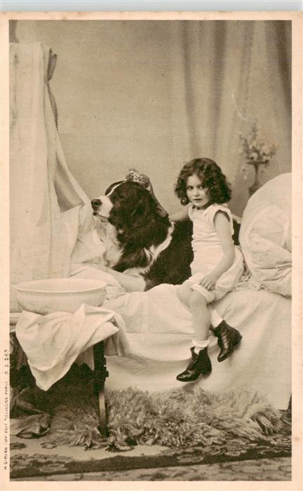 Hunde dogs chiens-- Kind Maedchen