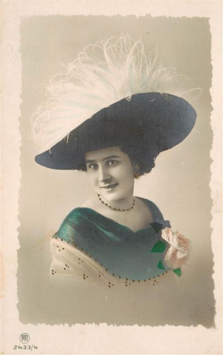 Foto RPH Nr. 2433/4 Frau Hut