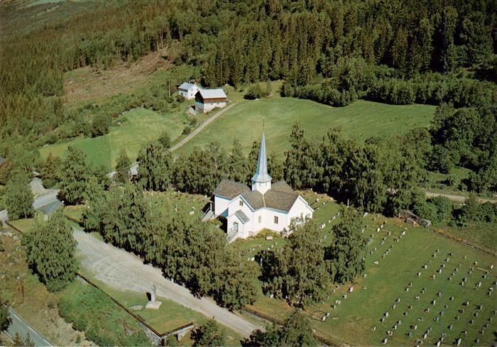 Gudbrandsdalen Oyer-kirke Korskirke Friedhof Luftbild Wald Wiese Fliegeraufnahme