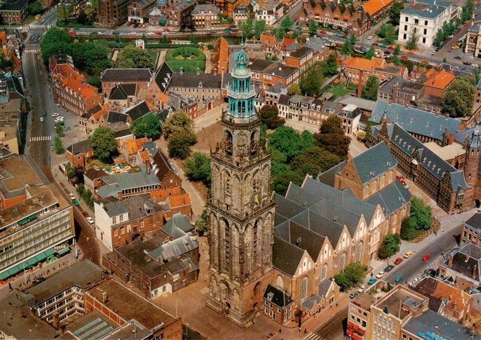 GRONINGEN NL Martinikerk Kirchturm Fliegeraufnahme Innenstadt Ziegeldaecher Stad