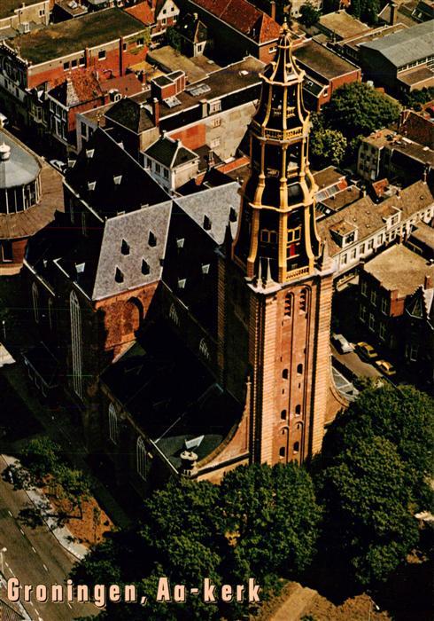 GRONINGEN NL Aa-kerk Kirchturm Fliegeraufnahme Innenstadt Ziegeldaecher Baeume