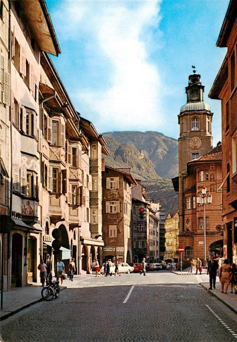 Bozen BOLZANO Suedtirol IT Rathaus Municipio Rathausturm Altstadt Strassenszene