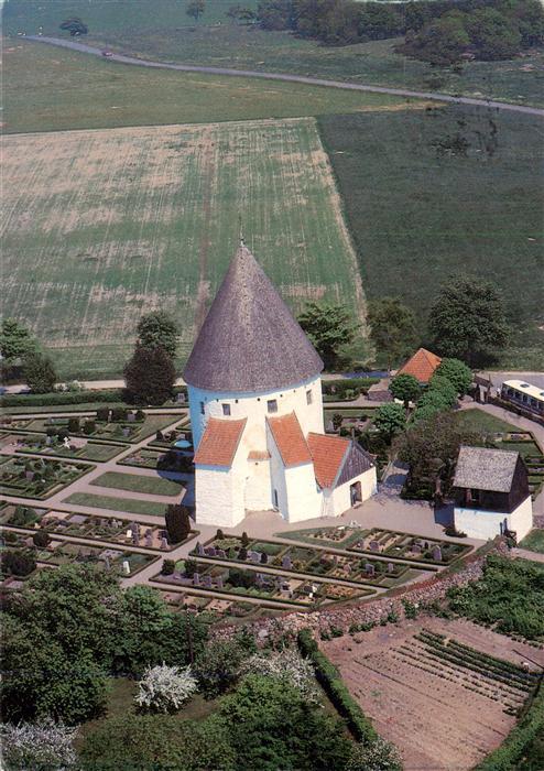 Bornholm DK Ols-Kirke Rundkirche Friedhof Fliegeraufnahme Felder Baeume Daenisch