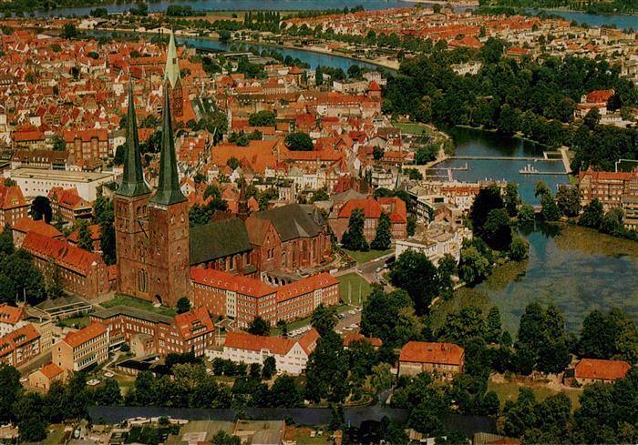 LueBECK CITY Dom Fliegeraufnahme Altstadt Trave Hansestadt Backsteinkirche Tuer