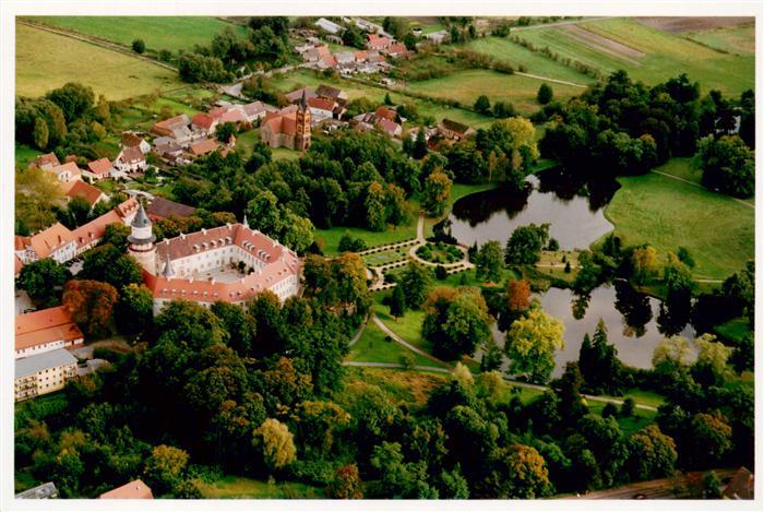 Wiesenburg Mark Brandenburg Schloss-Wiesenburg Flaeming Schlosspark Teich Fliege