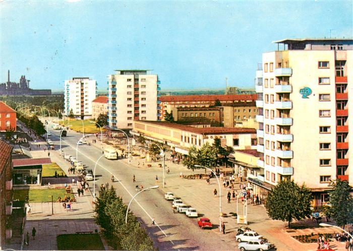Eisenhuettenstadt Leninalle Hochhaeuser Strassenszene Plattenbauten Bus Autos In