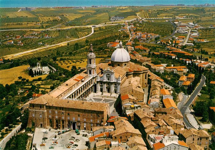 Loreto Ancona Marche IT Santuario-della-Santa-Casa Basilika Kuppel Fliegeraufnah