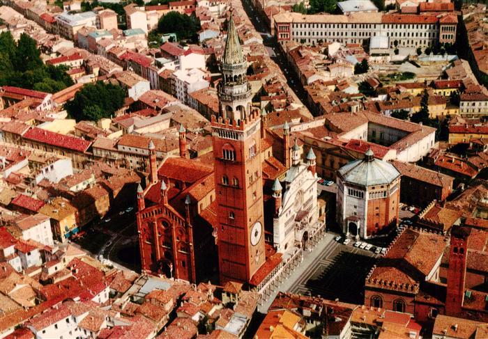 Cremona Lombardia IT Duomo Battistero Torrazzo Luftaufnahme Altstadt Piazza