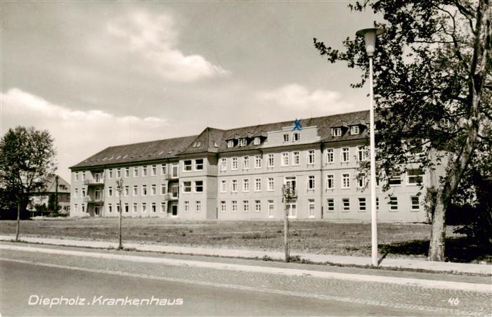 Aschen Diepholz Krankenhaus Strassenlaterne Rasen Baeume Gebaeude