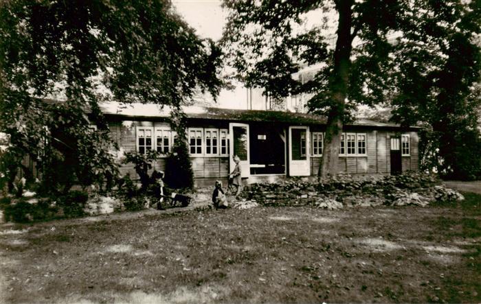 Hattem Zwolle Overijssel NL De-Hezenberg Paviljoen Holzbau Baeume Kinder Aussena