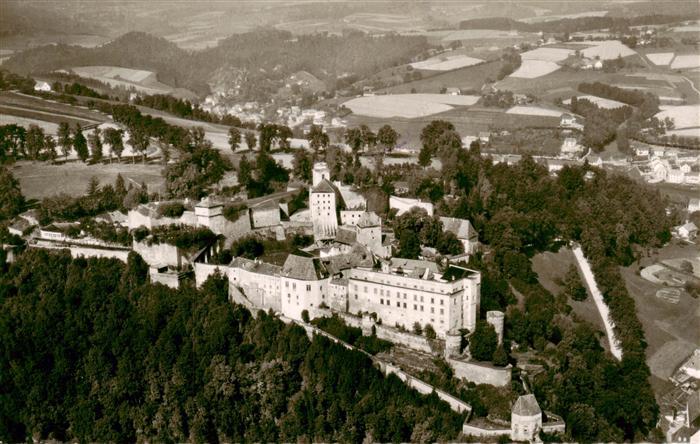 PAssAU Bayern Feste-Oberhaus Burg Luftaufnahme Tuerme Mauern Wald Felder Donau