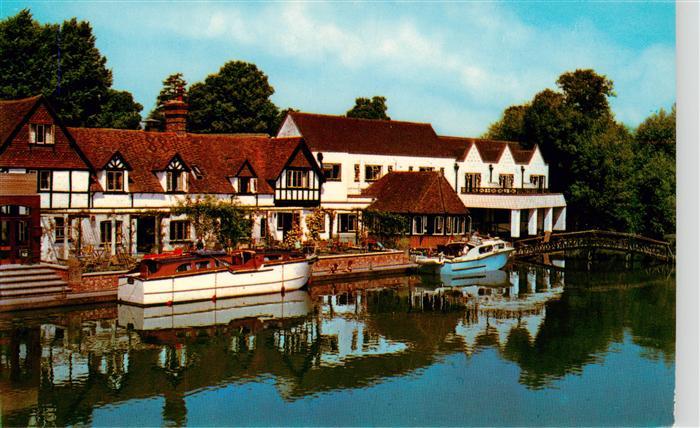 Streatley UK Swan-Hotel Thames Boote Fachwerk Tudor Bruecke Spiegelung Fluss Gas